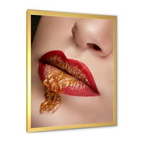 עיצוב 'מקרוב שפתיים עם זהב ואדום איפור' הדפס אמנות ממוסגר מודרני
